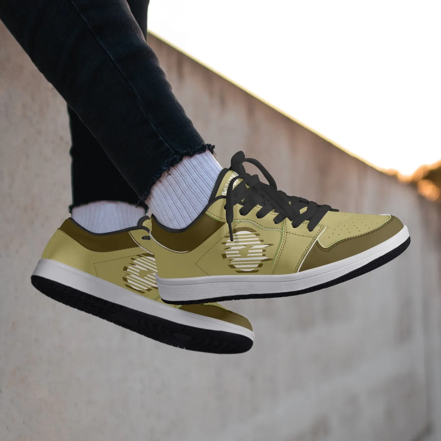 Low-Top Leather Sneakers - Gold